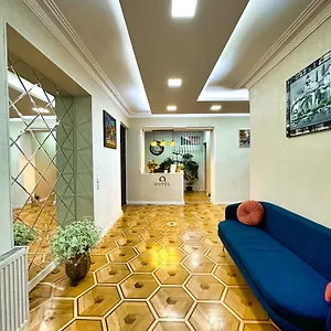 Otel Metekhi View ***